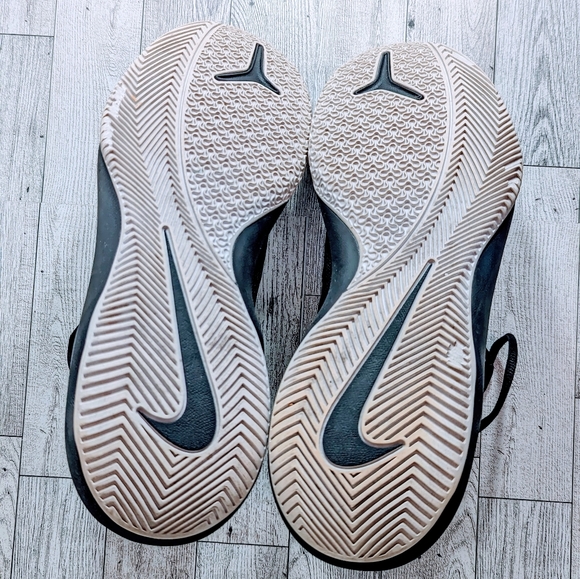 Nike Air Versatile 2 - Picture 6 of 8